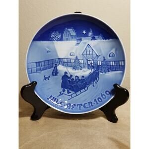 Christmas Eve 1969 Denmark Wall Decor Blue Plate 8" Arrival of Christmas Guests